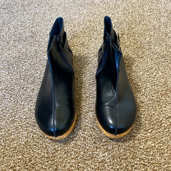 Black, side-buckle, zip ankle boots - Picture 3 of 4